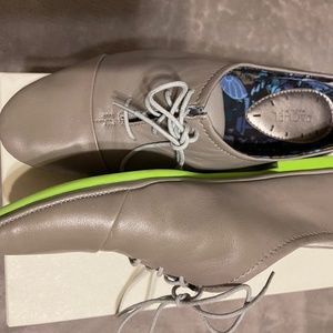 DEANDRAH Grey Leather Lace Up Oxfords by Rachel Roy